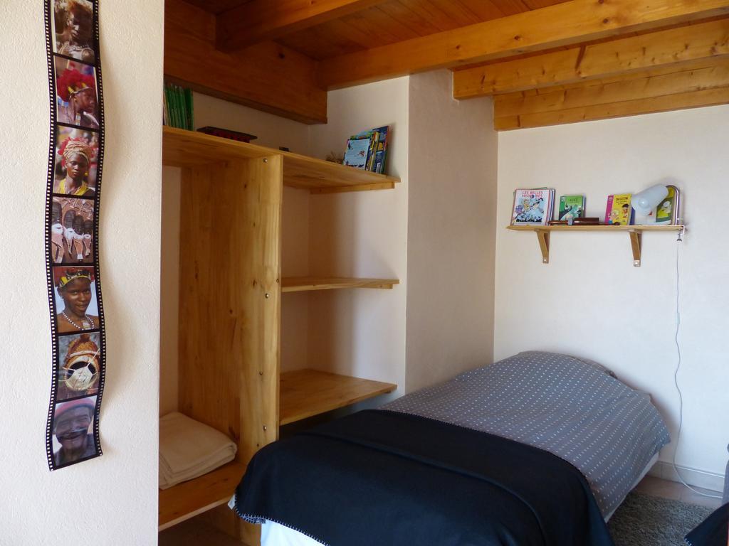 Les Amandiers Bed and Breakfast Calvisson Habitación foto