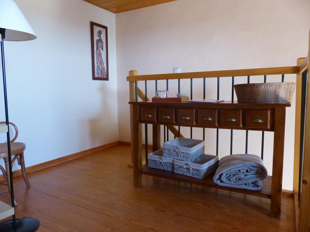 Les Amandiers Bed and Breakfast Calvisson Habitación foto