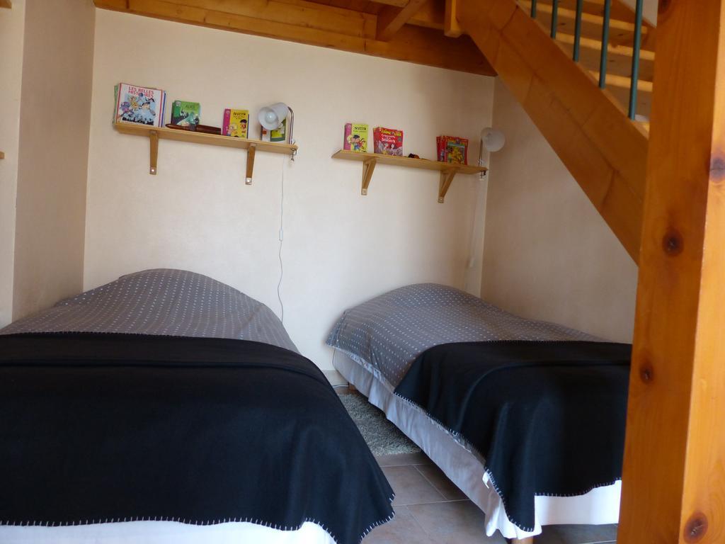 Les Amandiers Bed and Breakfast Calvisson Habitación foto