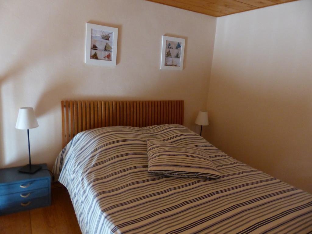 Les Amandiers Bed and Breakfast Calvisson Habitación foto
