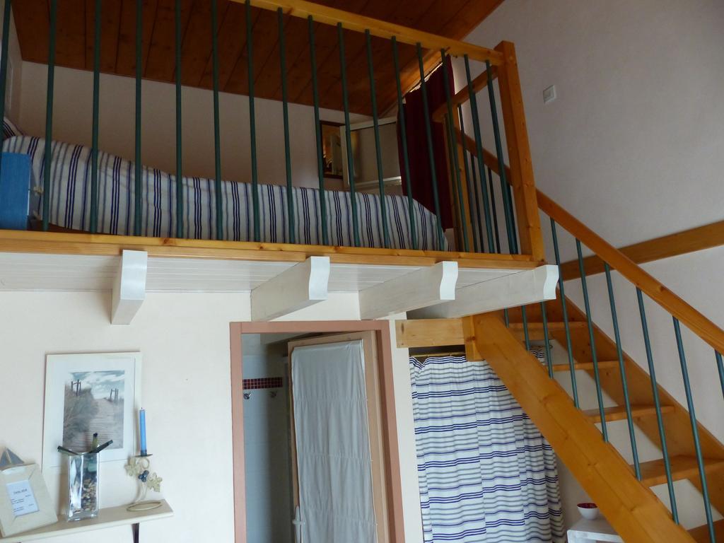 Les Amandiers Bed and Breakfast Calvisson Habitación foto
