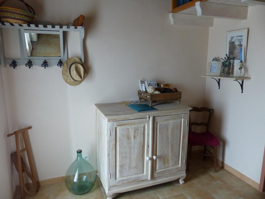 Les Amandiers Bed and Breakfast Calvisson Habitación foto