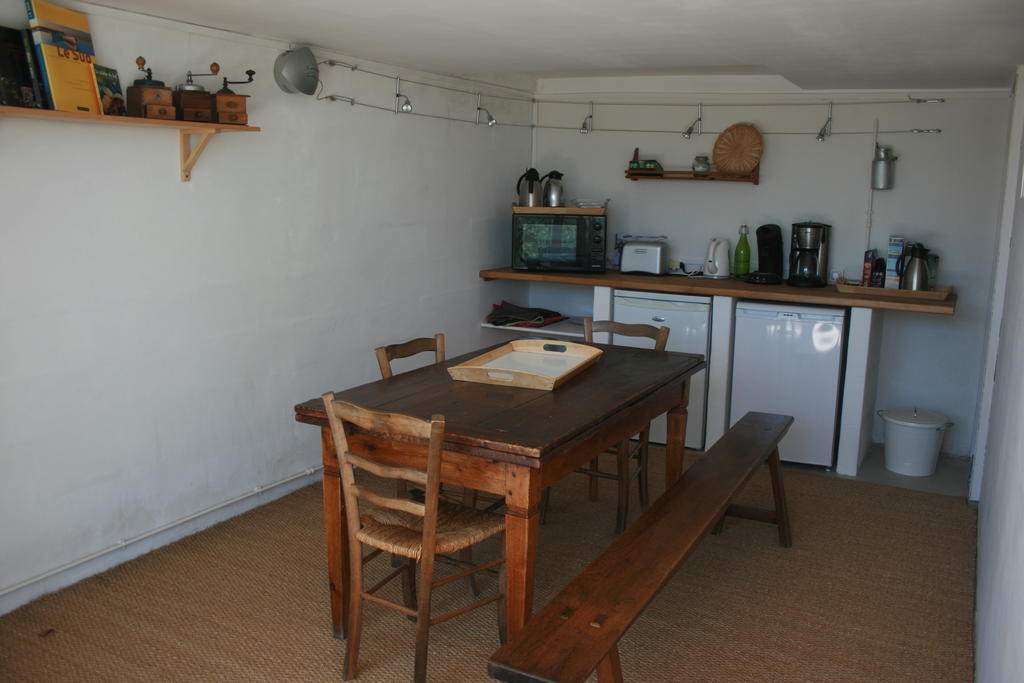 Les Amandiers Bed and Breakfast Calvisson Exterior foto