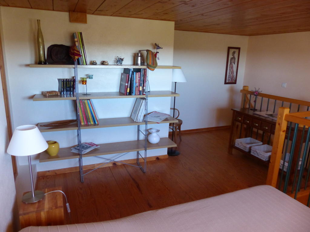 Les Amandiers Bed and Breakfast Calvisson Habitación foto
